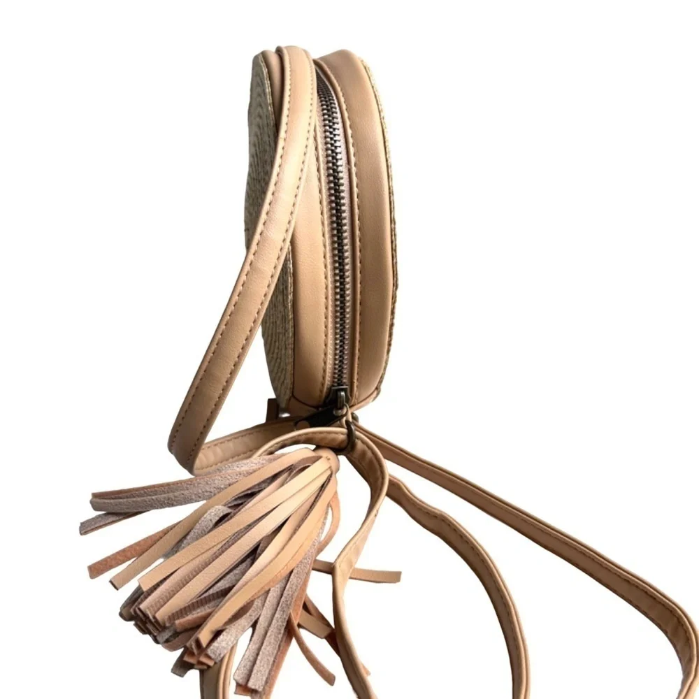 Art Class Straw w/ Straw Appliqués CrossbodyShoulder Bag LIKE NEW